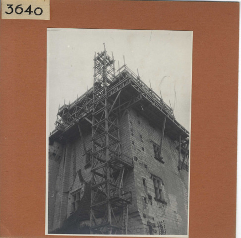 Montsoreau : Echafaudage extérieur