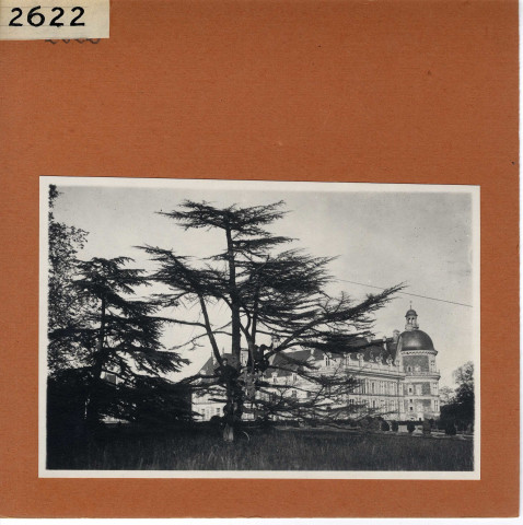 Saint-Georges-sur-Loire : Château de Serrant (extérieur)