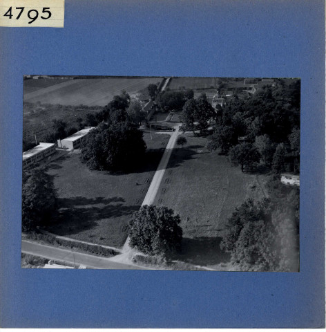 Saint-Barthélémy-d'Anjou : Château de la Marmitière (vue aérienne)