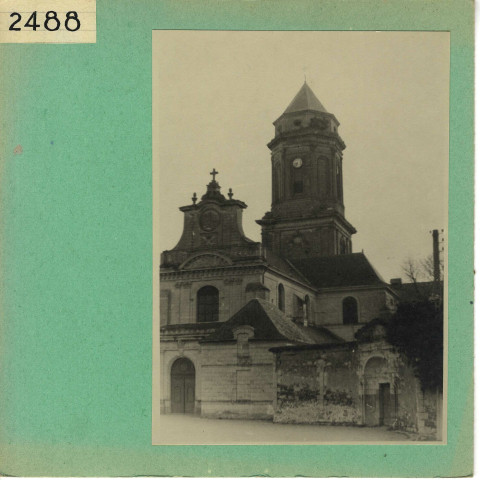 Saint-Florent-Le-Vieil : Extérieur de l'église