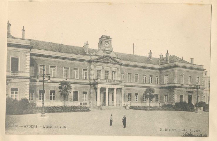 108. Angers. L'Hôtel de ville