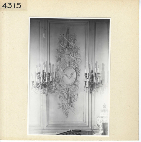 Angers : Panneau sculpté, salon du préfet (Préfecture)