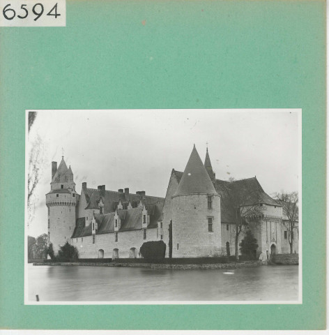 Ecuillé : Château du Plessis-Bourré