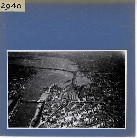 Angers : Vue aérienne du quartier Saint-Serge vers l'amont