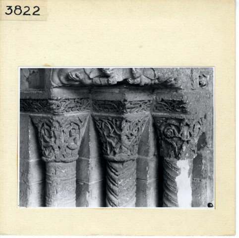 Angers : Détails des arcades romanes