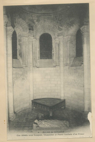 9. Eglise de Cunault. Une abside avec fresques, chasublier et pierre tombale d'un prieur
