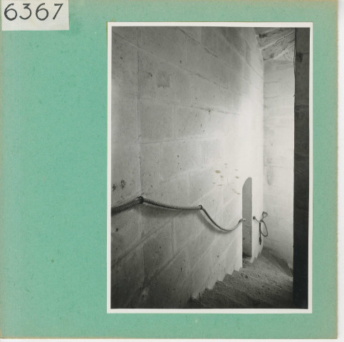 Brissac : Château, détails des escaliers