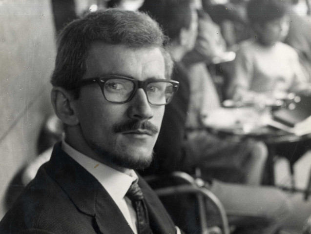 Jean-Pierre Geay. Portrait photographique à Lyon, au Caveau, réalisé par Rajak Ohanian sur une commande d'Armand Henneuse, mars 1962