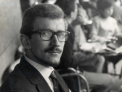 Jean-Pierre Geay. Portrait photographique à Lyon, au Caveau, réalisé par Rajak Ohanian sur une commande d'Armand Henneuse, mars 1962