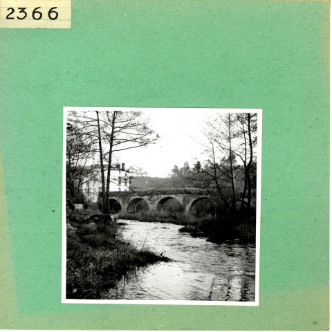 Tiffauges : Vieux pont sur la Sèvre nantaise