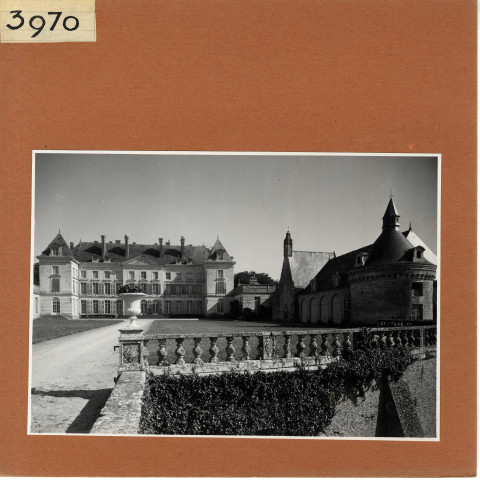 Mazé : Château de Montgeoffroy (vues extérieures au sol)