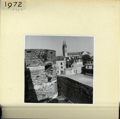 Angers : Tour du château et cathédrale