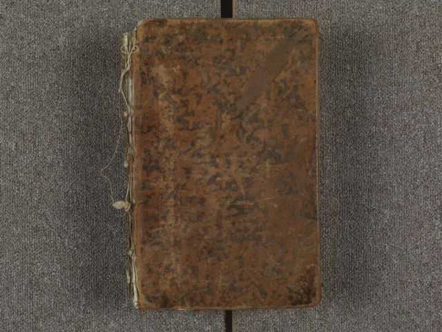 "Annales et antiquités d'Anjou, contenant ce qui s'est passé de plus remarquable depuis le déluge jusques à présent, recueillies des anciennes annales, chroniques et escrits de Jean de Bourdigné, prestre, docteur ez-droicts, et de Jean Hiret, aussy prestre, docteur en théologie, curé de Challain, au diocèse d'Angers, et chapelain en l'église de Paris, 1716"