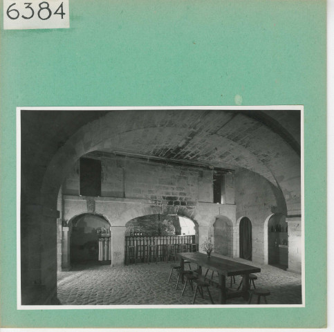 Brissac : Château, détails des salles basses