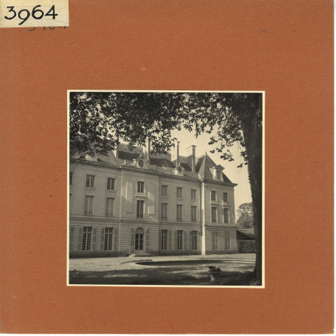 Mazé : Château de Montgeoffroy (vues extérieures au sol)