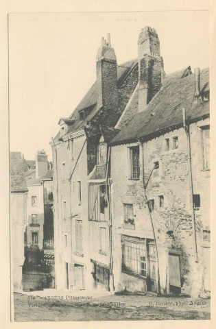 178. Angers pittoresque. Vieilles maisons. Montée Saint-Maurice