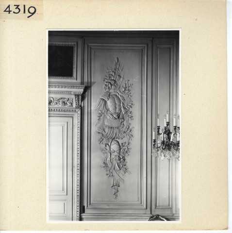 Angers : Panneau sculpté, salon du préfet (Préfecture)