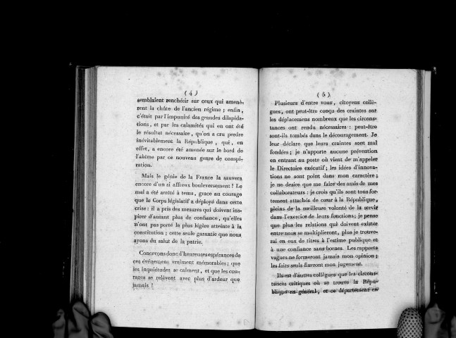 Le commissaire du directoire exécutif près l'administration centrale du département de Maine-et-Loire, à ses collègues près les administrations municipales du même département, Signé : Guillou