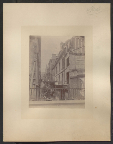 L'ancien pont Saint-Laud par lequel la rue de la Roë passait au-dessus de la rue Saint-Laud à Angers