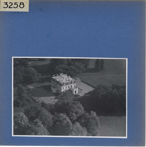 Savennières : Château de la Bizollière, vue aérienne