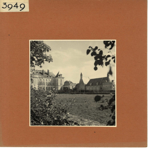 Mazé : Château de Montgeoffroy (vues extérieures au sol)