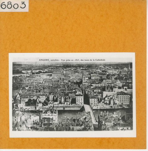 Angers : Vue générale, prise des tours de la Cathédrale