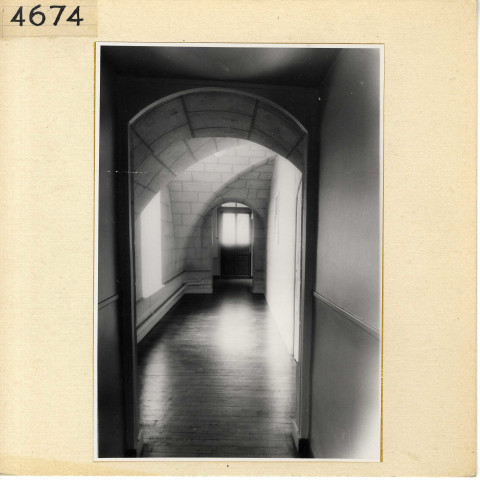 Angers : Préfecture, couloir du dernier étage (quatrième division)