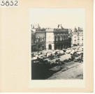 Angers : Ruines de l'ancien théâtre après l'incendie, un jour de marché sur la place du Ralliement / [retirage d'un original sur collodion réalisé par Adolphe Block
