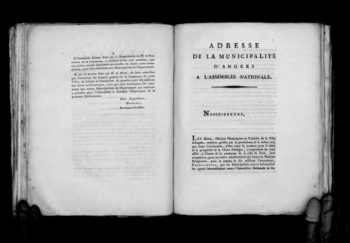 Extrait des registres des délibérations de la municipalité d'Angers, contenant les instructions relatives à la vente des biens domaniaux et ecclésiastiques