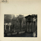 Colonnades du jardin de l'Hôpital Saint-Jean