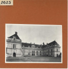 Saint-Georges-sur-Loire : Château de Serrant (extérieur)