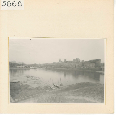 Angers : Quai Ligny, vue du quai de la Savatte