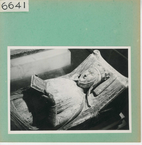 Fontevraud : Abbaye, buste d'Aliénor d'Aquitaine (gisant)