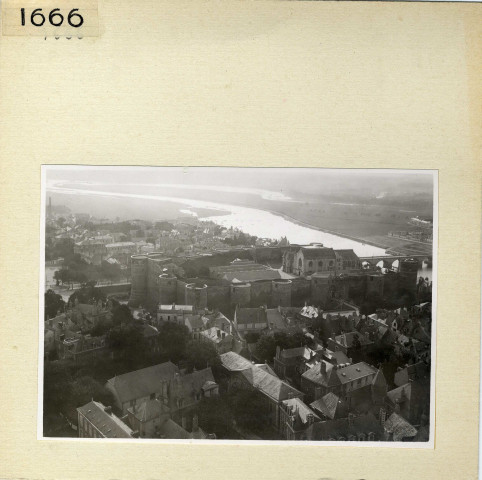 Angers : Vue d'ensemble du château