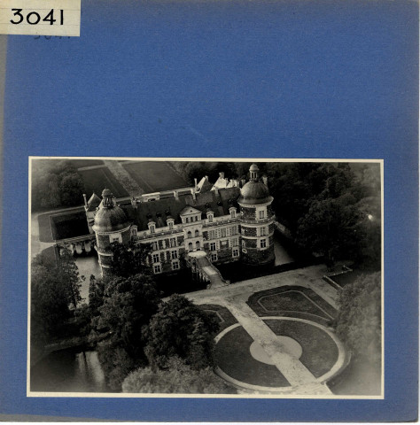 Saint-Georges-sur-Loire : Château de Serrant, vue aérienne