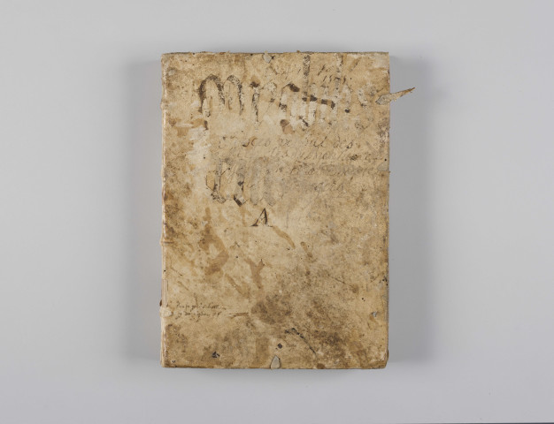 « Gesta et miracula reverendissimi Joannis Michaelis, Andegavorum episcopi. Primo de quodam sacerdote hernioso. Territorio Andegavensi, vico Bellipratelli... »