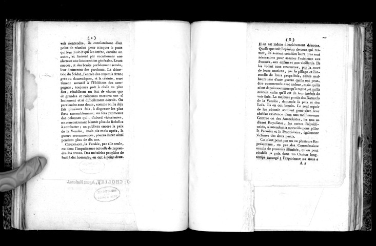 Mémoire sur la pacification de la Vendée, par un habitant du pays (Hullin), avec le projet de décret du Directoire exécutif