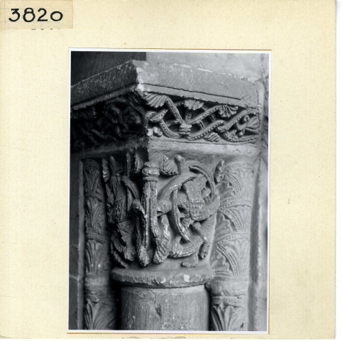 Angers : Détails des arcades romanes