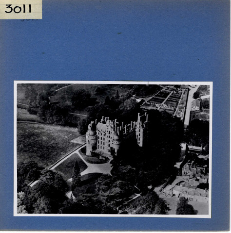 Brissac : Vue aérienne du château