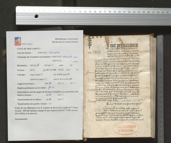 Recueil de sermons prononcés dans un couvent régulier. « Sicut predicatores et instructores fidelium debent esse in suis actibus prudentes... »