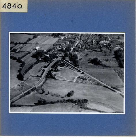 Beaulieu-sur-Layon : Le bourg, les jardins (vue aérienne)