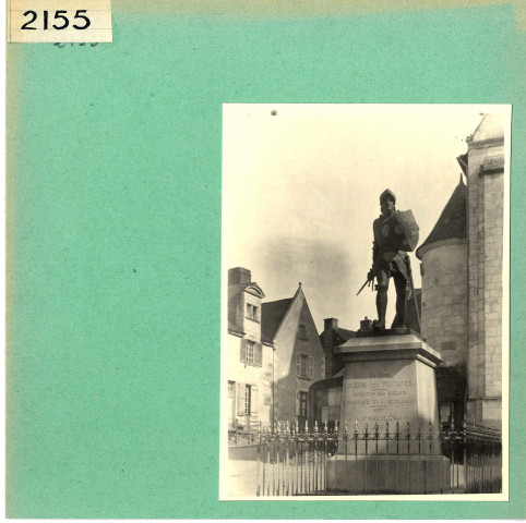 Fontaine-Guérin : Statue de Guérin des Fontaines