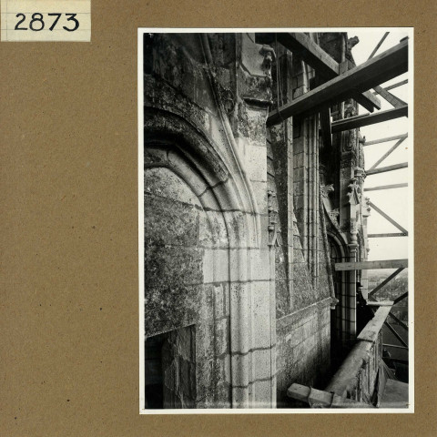 Angers : Cathédrale, détail des statues de la façade