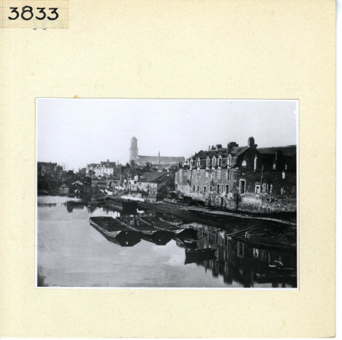 Angers : Place La Rochefoucauld