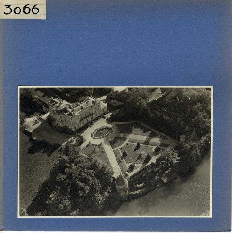 Chaudron-en-Mauges : Château du Plessis-Villoutreys, vue aérienne