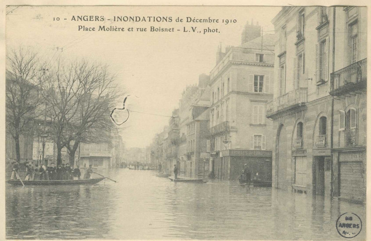 10. Angers. Inondations de décembre 1910. Place Molière et rue Boisnet