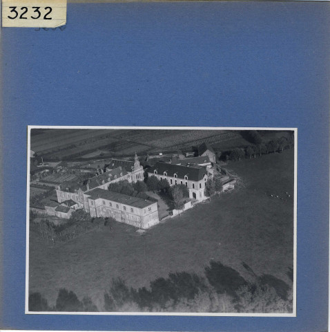 Les Ponts-de-Cé : Institut-Saint Joseph de Pouillé, vue aérienne