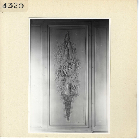 Angers : Panneau sculpté, salon du préfet (Préfecture)