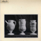 Angers : Hôpital, trois vases à pharmacie