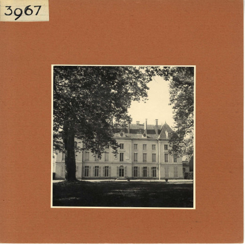 Mazé : Château de Montgeoffroy (vues extérieures au sol)